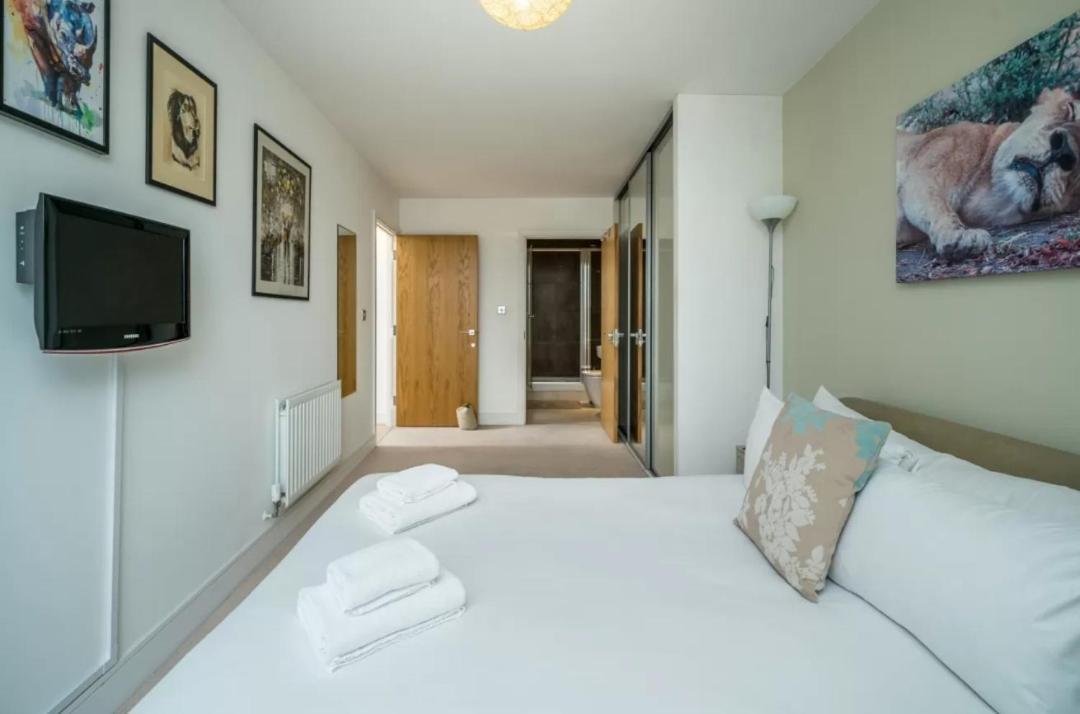 2 Bedroom Canning Town Newham Excel With Free Parking Apartment