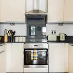 2 Bedroom Apartment Canning Town Newham Excel London With Free Parking