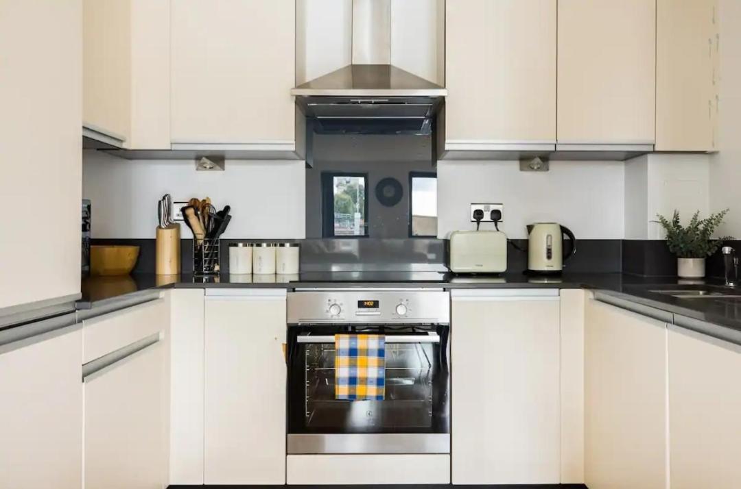 2 Bedroom Canning Town Newham Excel With Free Parking Appartamento Londra