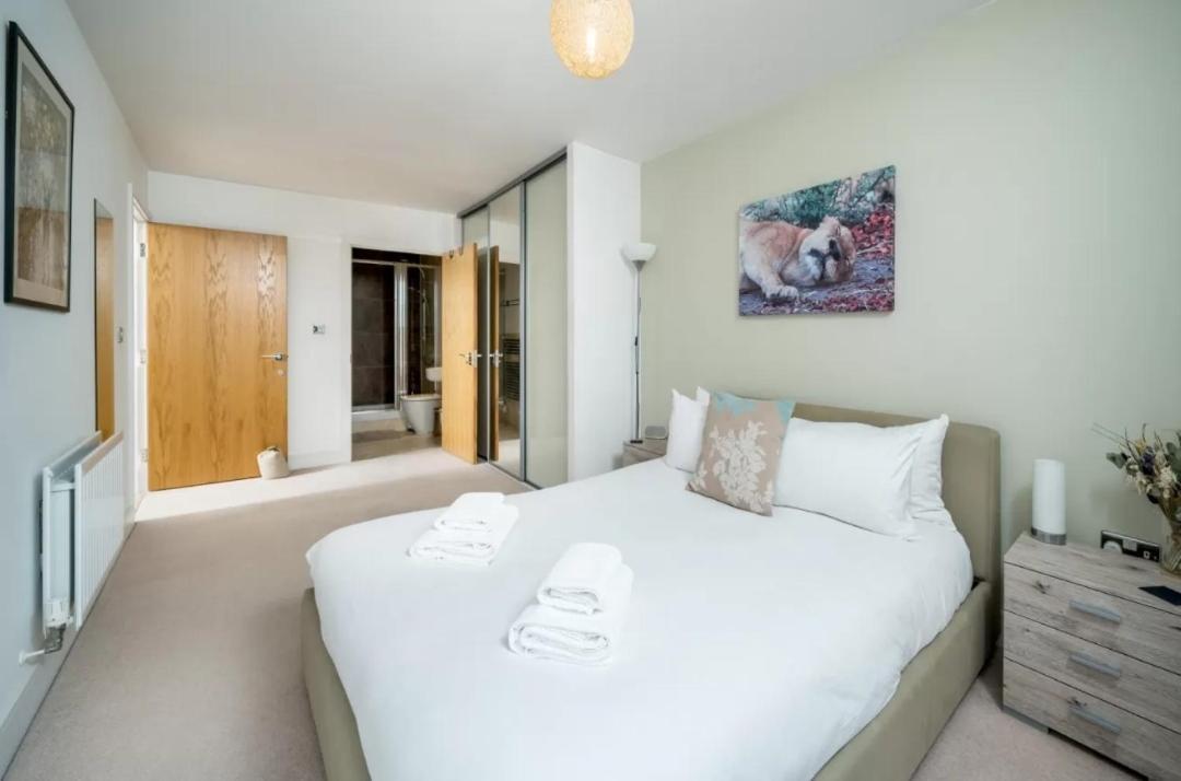 2 Bedroom Canning Town Newham Excel With Free Parking